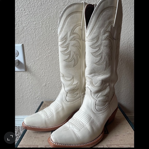 SOLD Tecovas Bone Annie’s 5.5B - Picture 4 of 13